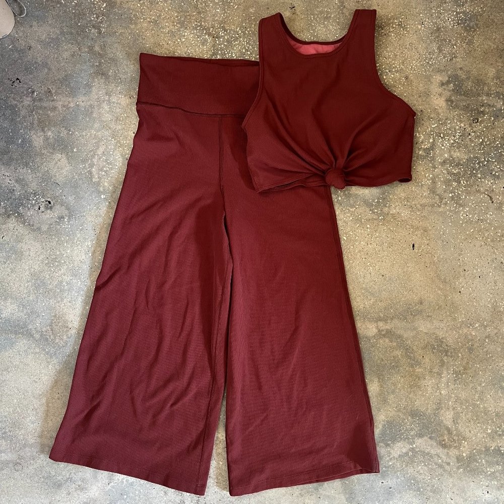 Gap Fit Ribbed Cropped Sports Bra and Matching Cropped Pants